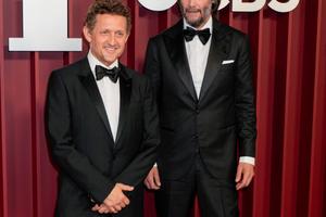 Bang Showbiz / Alex Winter and Keanu Reeves star in Waiting for Godot