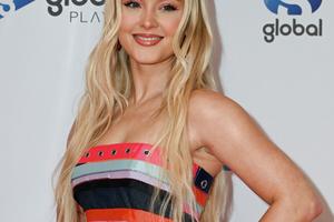 Bang Showbiz / Zara Larsson insists she won't be consuming edibles before performing again