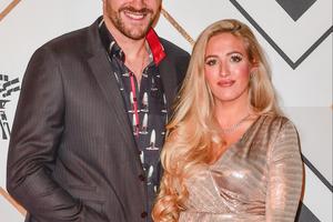Bang Showbiz / Paris Fury wants husband Tyson Fury to reconcile with dad John Fury
