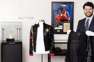 Bang Showbiz / Arthur Perault and Michael Jackson items © Aguttes.