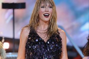 Bang Showbiz / Taylor Swift is taking on AI by filing to trademark her voice and likeness