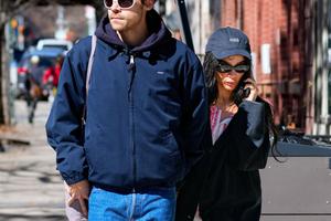 Bang Showbiz / Harry Styles is reportedly facing calls to consider getting a prenuptial agreement after he was said to have spent up to $1 million on an engagement ring for Zoë Kravitz.