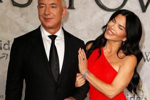 Bang Showbiz / Jeff Bezos and Lauren Sánchez Bezos have emerged as central figures at this year's Met Gala after it was revealed the couple paid at least $10 million to sponsor the event, intensifying scrutiny around wealth, influence and access within the fashion world