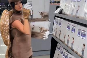 Bang Showbiz / Kacey Musgraves went undercover as an armadillo