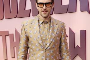 Bang Showbiz / Dan Stevens wants to get behind the camera soon