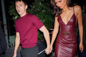 Bang Showbiz / Tom Holland and Zendaya enjoy crochet