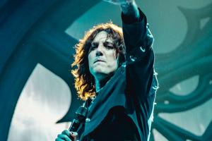 Bang Showbiz / Oli Sykes was injured after a phone got thrown on stage
