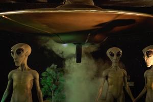 Aliens and spaceship at the International UFO Museum and Research Center. Dreamstime/TCA