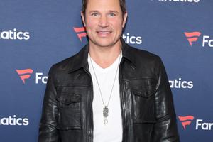Bang Showbiz / Nick Lachey ran into Jessica Simpson on a plane