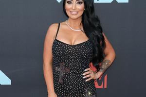 Bang Showbiz / Angelina Pivarnick announces pregnancy