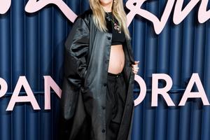 Bang Showbiz / Singer Ellie Goulding