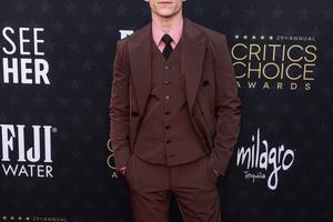 Bang Showbiz / Tom Holland is reluctant to host SNL