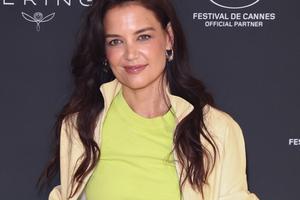 Bang Showbiz / Katie Holmes has reunited with her former co-star