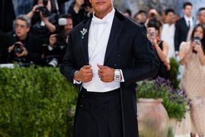 Bang Showbiz / Dwayne Johnson had a cancer scare