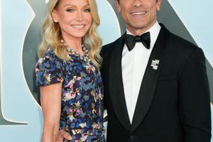 Bang Showbiz / Couple Kelly Ripa and Mark Consuelos