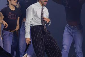 Bang Showbiz / Harry Styles reveals struggles with' perfect' image.