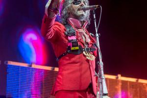 Bang Showbiz / Wayne Coyne has been hospitalised with pneumonia
