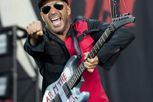 Bang Showbiz / Tom Morello slams 'hypocritical' music fans