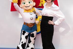 Bang Showbiz / Joan Cusack loves playing Jessie