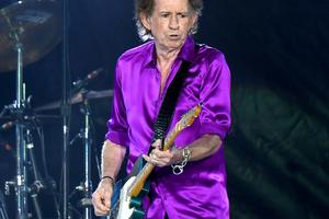 Bang Showbiz / Keith Richards quit smoking in his 70s