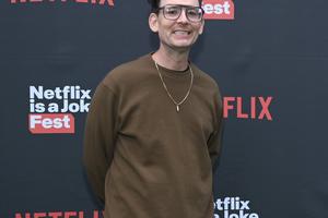 Bang Showbiz / Moshe Kasher has tonsil cancer
