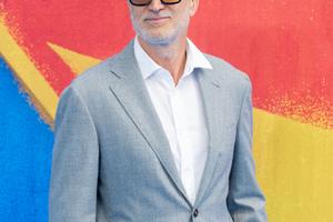 Bang Showbiz / Craig Gillespie didn't need much convincing to direct Supergirl