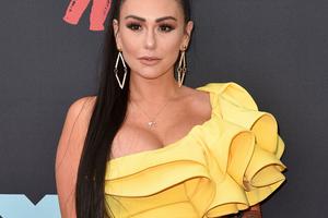 Bang Showbiz / Jenni 'JWoww' Farley has got married