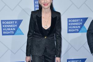 Bang Showbiz / Julianna Margulies to executive produce documentary feature film Sister Senators