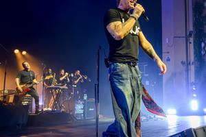 Bang Showbiz / Robbie Williams will perform at the World Cup final