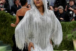 Bang Showbiz / Teyana Taylor broke down in tears when she was honoured by Janet Jackson at the BET Awards.