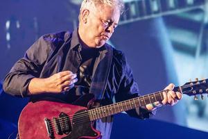 Bang Showbiz / Bernard Sumner will be performing without his bandmates