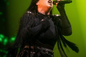 Bang Showbiz / Amy Lee says the female rock and metal community is like a 'sisterhood'