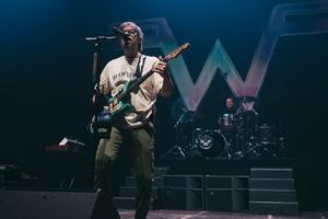 Bang Showbiz / Weezer are going back to their roots with the Gold Album