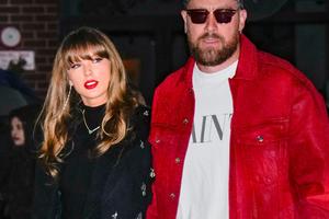 Bang Showbiz / Blake Lively and Ryan Reynolds absent from Taylor Swift's wedding
