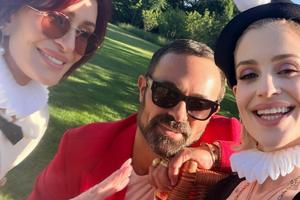Bang Showbiz / Kelly and Sharon's spirits are raised at clown-themed party