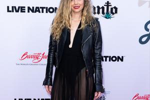 Bang Showbiz / Bijou Phillips has undergone a kidney transplant