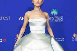 Bang Showbiz / Ariana Grande handled the technical glitches like a pro