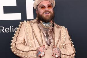 Bang Showbiz / Teddy Swims FaceTimes son daily when he's away