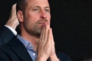 Bang Showbiz / Prince William is' gutted' for England.