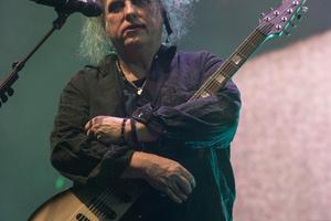 Bang Showbiz / Robert Smith has joined Noel Gallagher in voicing his disapproval of the first World Cup halftime show