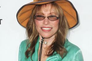 Bang Showbiz / Carly Simon has Parkinson's disease