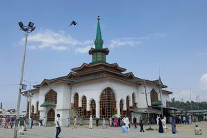 The 15th-century shrine of Nund Rishi, one of Kashmir's most important poet-saints. Peter Dziedzic, CC BY