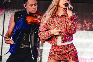 Bang Showbiz / Shania Twain is proud of her body