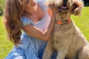 Bang Showbiz / Eva Mendes and new dog Charlie
