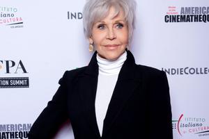 Bang Showbiz / Jane Fonda's co-star has revealed the mobile phone feature she's obsessed with