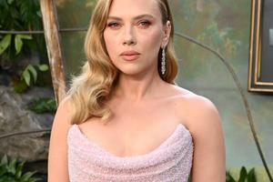 Bang Showbiz / Scarlett Johansson has reflected on Hollywood beauty standards