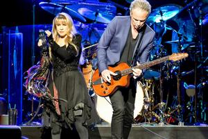 Bang Showbiz / Stevie Nicks and Lindsey Buckingham are talking again