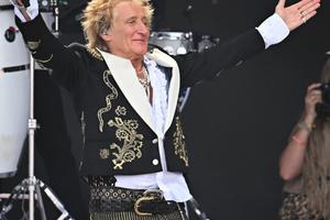 Bang Showbiz / Rod Stewart has welcomed a new addition to his family