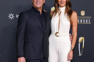 Bang Showbiz / Jon Hamm and Anna Osceola are expecting their first child.