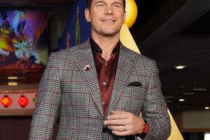 Bang Showbiz / Chris Pratt knocks $12 m off mansion price.